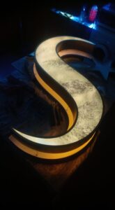 Letras Corpóreas iluminadas